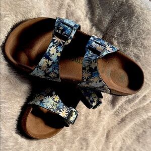 Birkenstock Floral Blue Sandals never worn. Size 7-7 1/2 =-0.5 38